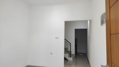 RUMAH BARU MINIMALIS MODERN 3 LANTAI DI TANJUNG DUREN, JAKARTA BARAT