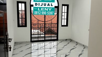 TURUN HARGA..DIJUAL CEPAT RUMAH BARU MODERN MINIMALIS 3 LANTAI DI TANJUNG DUREN