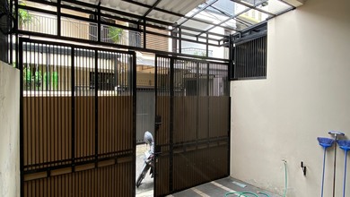 Rumah Modern Minimalis  lebar 6  Di Tomang 