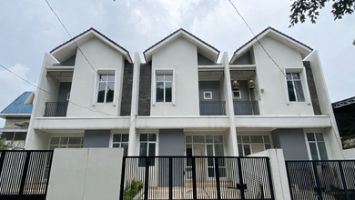 Rumah Baru Lokasi Bagus bisa untuk Usaha atau Semi Kantor