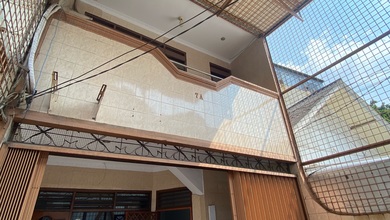 Rumah Siap Huni Sudah Ada Kanopi dan Pingir Jalan di Petojo