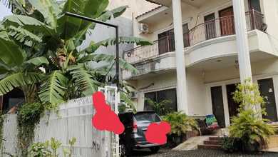 Rumah SHM Jelambar, Jakarta Barat Bentuk L 