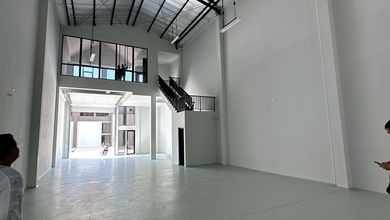 Disewa Gudang Bizpark Pik 2 Luas 9x30. Ada Office !