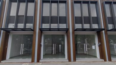 Ruko BARU  hadap Boulevard cocok buat usaha dan kantor,