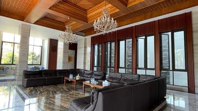 Dijual Cepat!rumah Mewah 4 Lantai Luas 609 M2 Hoek Pantai Mutiara