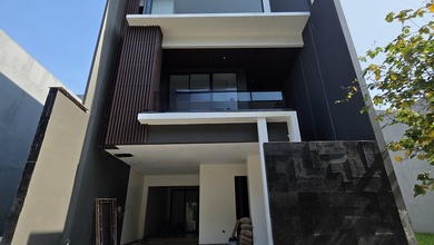 Dijual Langka! Rumah Brand New 8X18. 4 Lantai Permata Buana