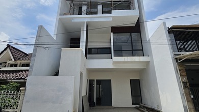 Dijual Rumah Brand New 3 Lantai Uk 8X16 di Citra 5