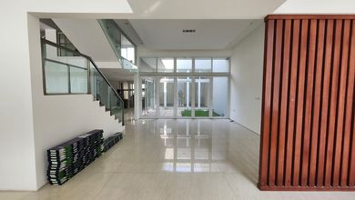 Jual Cepat! Rumah Mewah Minimalis 3 Lantai 12x24 Citra Garden 6