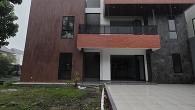 Dijual Rumah Brand New 3 Lantai, Hoek, LT 358 M2 Alam Sutera