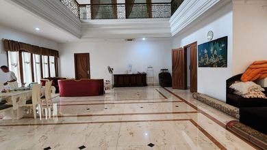 MEGA KUNINGAN, RUMAH TERAWAT DIBAWAH NJOP DIBAWAH PASARAN LOKASI RING 1, JAKARTA SELATAN