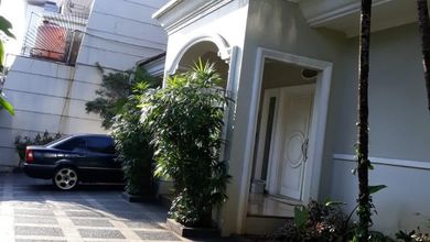 PERMATA HIJAU AREA, TURUN HARGAAA RUMAH SIAP HUNI SEMI FURNISH SWIMPOOL, JAKARTA SELATAN