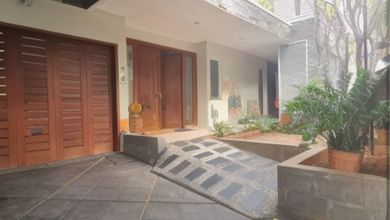 Permata Hijau, Good Deall Rumah Siap Huni Semi Furnish Dalam Komplek Lingkungan Tenang Jalan Lebar, Jakarta Selatan 