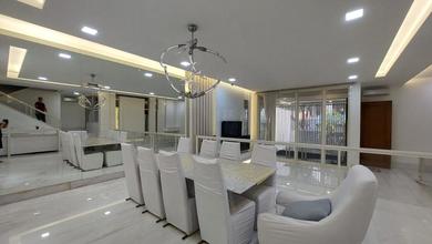 Rumah Mewah di Pantai Indah Kapuk View Danau. Semi Furnish. ada Kolam Renang