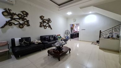 Rumah Pik Boulevard 9x30 Semi Furnish 2.5 Lantai