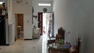 Rumah Cantik 2 Lantai di Taman Kedoya Baru