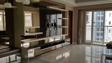 Disewakan Apartemen Royal Mediterania Central Park. 3 Bedroom Furnish