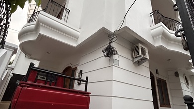 Dijual Rumah 2 Lantai Siap Huni Tavip Tanah Sereal Jakarta Barat