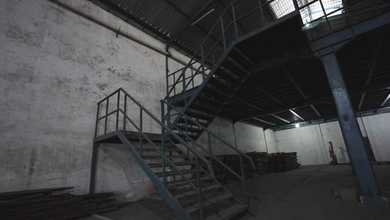 Disewakan Gudang Daan Mogot Luas Tanah 500 M2 dan Luas Bangunan 580M2 . Kantor di lantai 2