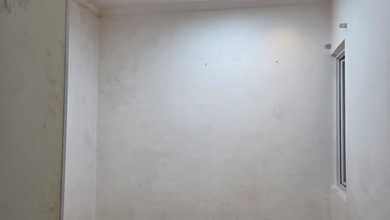 Disewakan Rumah 2,5 Lantai Perumahan Green Lake Cty Cluster Wet Europe Dekat Danau