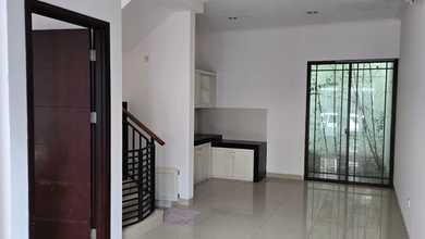 DIJUAL CEPAT RUMAH 2 LANTAI UKURAN 6X18 DI GREEN LAKE CITY CLUSTER ASIA