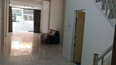 Dijual Ruko 3 Lantai Jelambar Utama Shm Bagus Siap Huni Lokasi Bebas Banjir