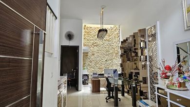 Disewa atau Dijual Rumah 3,5 Lantai Furnished di Citra Garden 7, Jakarta Barat