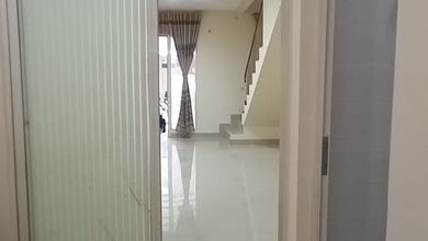 Disewa atau Dijual Rumah 2 Lantai Siap Huni di Green Lake City