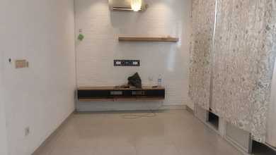 Disewakan Rumah Semi Furnished Cluster West Europe Green Lake City