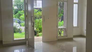 Disewakan Rumah Semi Furnished di Boulevard Cluster Green Lake City