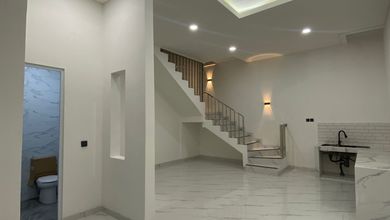 DIJUAL RUMAH BARU 2,5 LANTAI DI METLAND PURI, JAKARTA BARAT