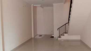 Disewakan / Dijual Ruko 3 1/2 Lantai di Green Lake City