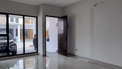 DIJUAL RUMAH NORTHBAND POSISI HOOK DI METLAND PURI, JAKARTA BARAT