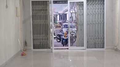 Disewakan Ruko Bagus 3,5 Lantai Hadap Boulevard Green Lake City