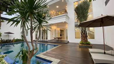 Dijual  American Clasic White House 2½ Lt Di Pondok Indah