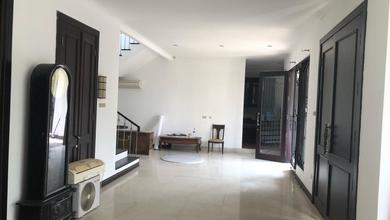 Jual Rumah Siap Huni di Pantai Indah Kapuk, Jakarta Utara, LT 311 m2