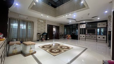 Dijual Rumah 3 Lantai di Duta Gardenia 