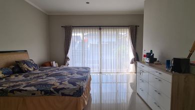 Rumah di kebayoran garden 2 Lantai Bagus