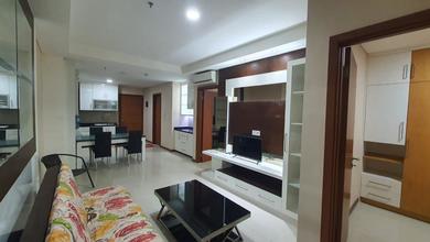 Disewakan Apartemen Siap Huni 2 BR di Pluit, Jakarta Utara Lokasi Terbaik