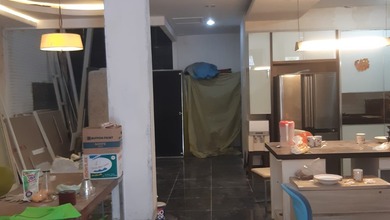 Dijual Rumah 3 Lantai di Golf Lake. Luas 8X18m