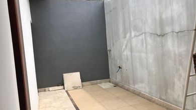 Jual rumah di taman surya 5