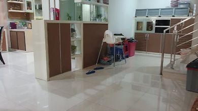 Dijual Rumah Bagus SHM 5 Lantai di jembatan lima dalam kompleks