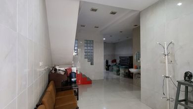 Rumah Bagus Siap Huni 3 Lantai Bangunan Kontraktor