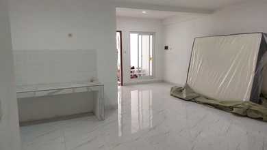 Rumah 2 Lantai Bagus Dan Baru di Taman Palem