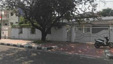 Dijual Rumah Hadap Danau Sunter Strategis 7 Kamar Tidur