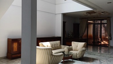 Di Jual Rumah Tua Pluit Pinggir Jalan Raya SHM 2 Lantai