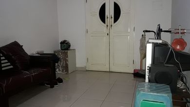 Rumah 2 Lantai SHM Bagus di duta garden cluster beverly 