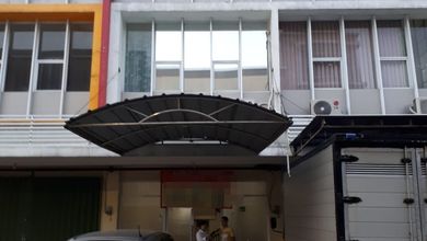 Ruko 2 1/2 lantai siap huni bagus di cbd palm