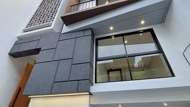 ** Rumah di Jelambar kav polri 3 Lantai SHM Baru**