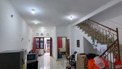 ** Rumah di Tomang jakbar 2 Lantai SHM Sudah Renovasi**