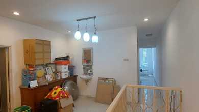 ** Rumah di Taman Ratu 2 Lantai Sudah Renovasi**